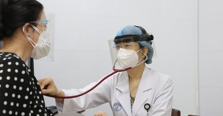 Hướng dẫn chăm sóc hậu Covid ở người già?